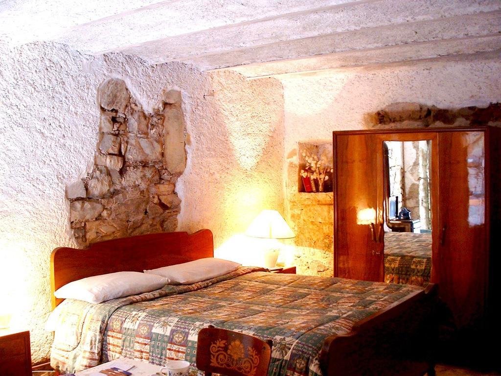 Medieval Village B&B Ne Værelse billede